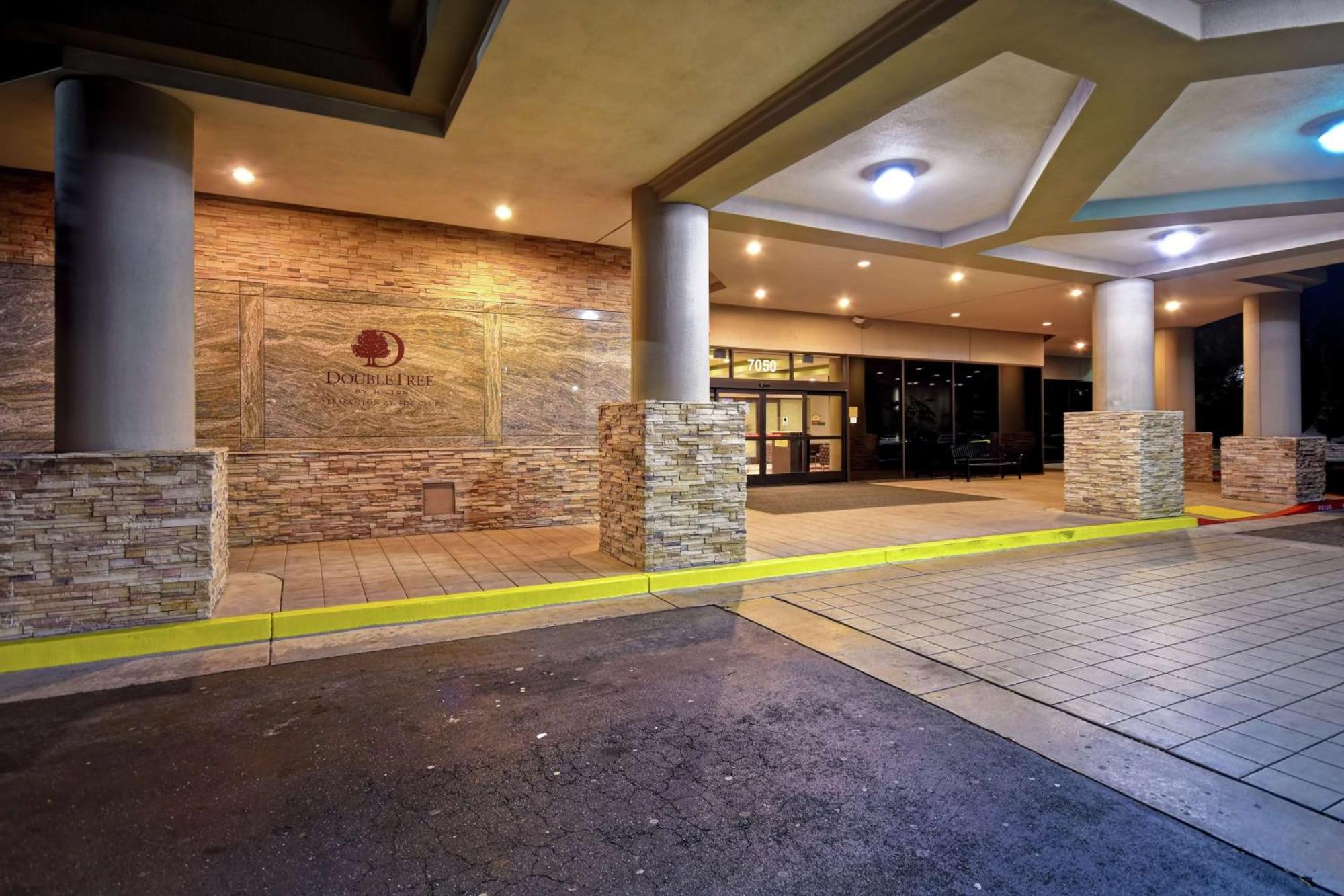 Doubletree By Hilton At The Club Hotel 4*